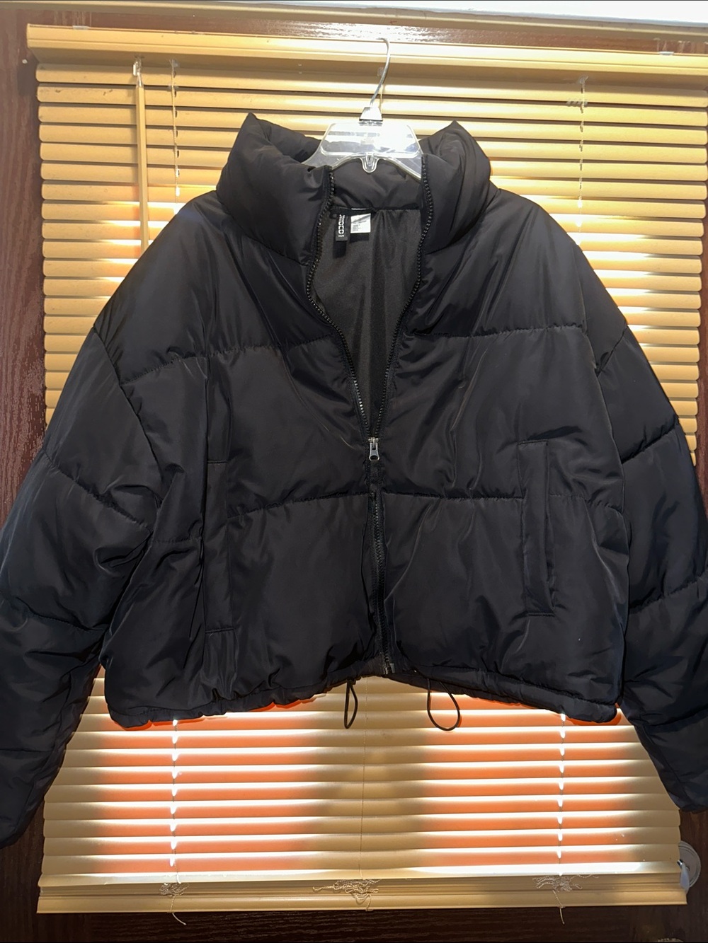 H&M Black Cropped Puffer Jacket with High Collar and Drawstring Hem